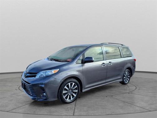2019 Toyota Sienna XLE