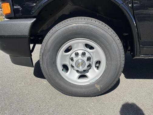 2025 Chevrolet Express 2500 RWD 2500 Regular Wheelbase WT