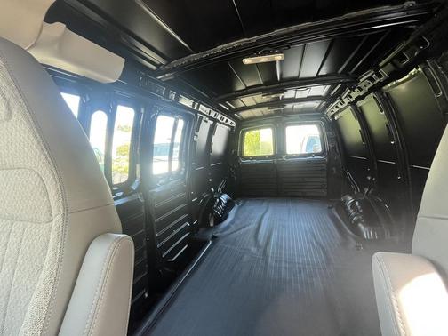 2025 Chevrolet Express 2500 RWD 2500 Regular Wheelbase WT