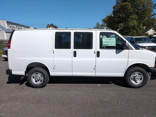 2025 Chevrolet Express 2500 RWD 2500 Regular Wheelbase WT