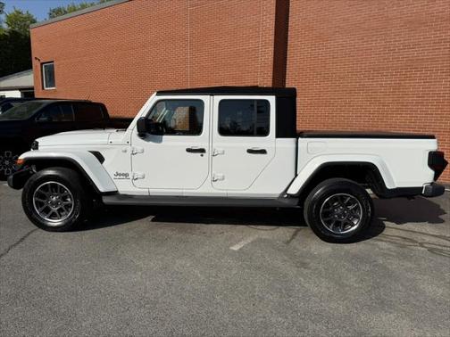 2022 Jeep Gladiator Overland