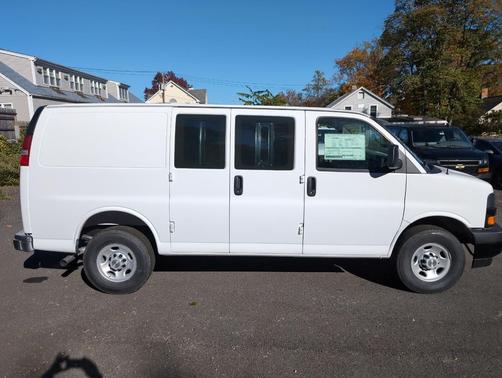 2025 Chevrolet Express 2500 RWD 2500 Regular Wheelbase WT