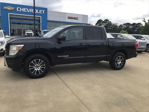 2023 Nissan Titan SV