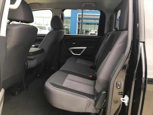 2023 Nissan Titan SV