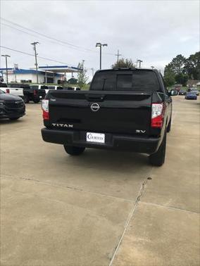 2023 Nissan Titan SV