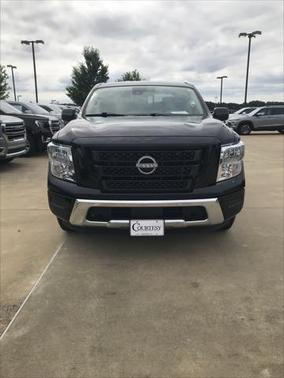2023 Nissan Titan SV