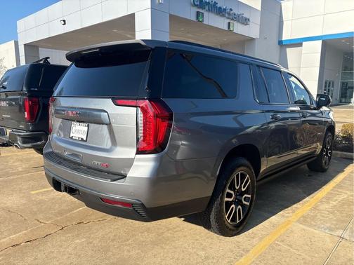 2022 GMC Yukon XL 4WD AT4