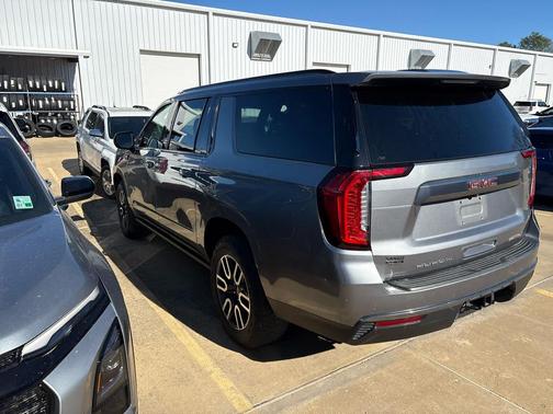 2022 GMC Yukon XL 4WD AT4