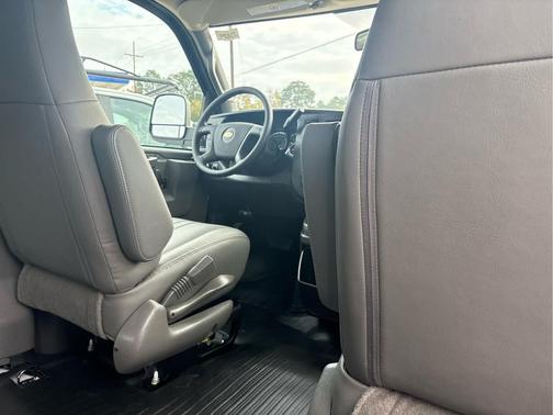 2025 Chevrolet Express 2500 RWD 2500 Regular Wheelbase WT