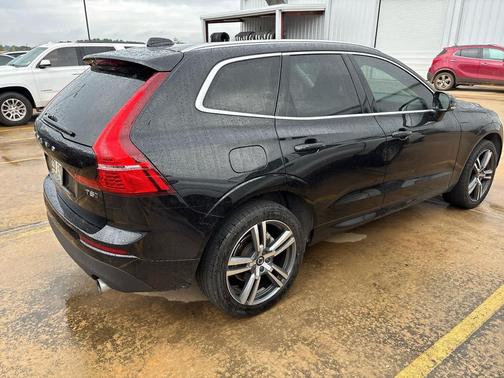 2021 Volvo XC60 T5 Momentum