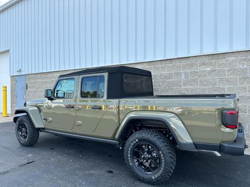 2025 Jeep Gladiator Sport