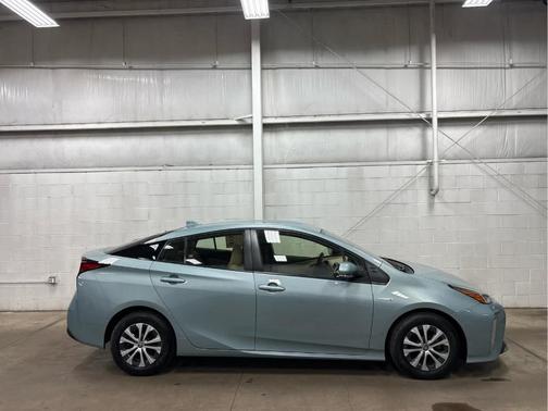2021 Toyota Prius LE