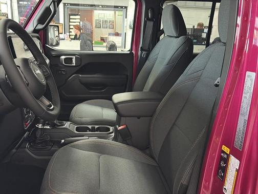 Tuscadero Pearlcoat 2026 Jeep Wrangler Sport