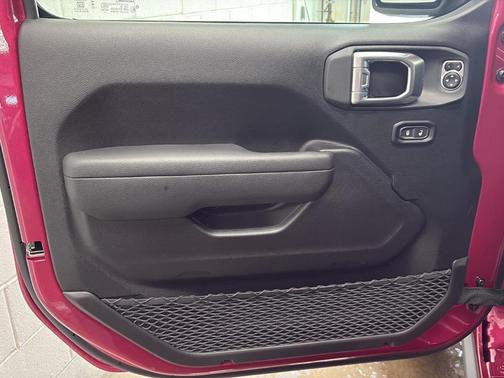 Tuscadero Pearlcoat 2026 Jeep Wrangler Sport