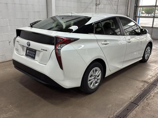 Blizzard Pearl 2016 Toyota Prius Two