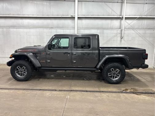 Granite Crystal Clearcoat Metallic 2026 Jeep Gladiator Mojave