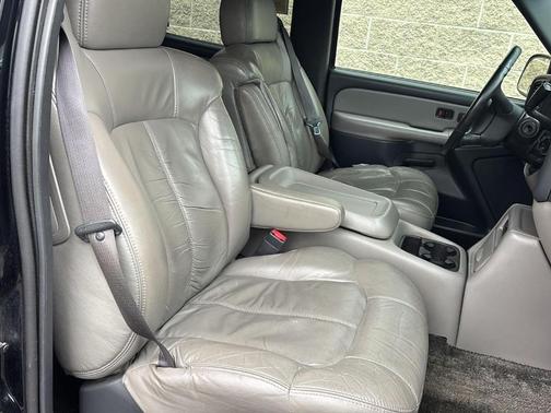 Onyx Black 2002 Chevrolet Tahoe LT
