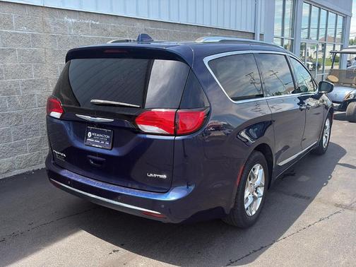 Jazz Blue Pearlcoat 2018 Chrysler Pacifica Limited