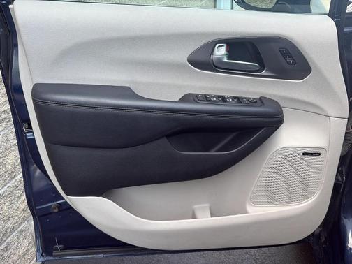 Jazz Blue Pearlcoat 2018 Chrysler Pacifica Limited