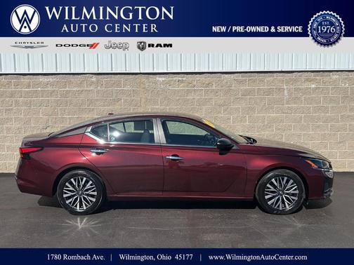 Garnet Pearl Me 2025 Nissan Altima SV