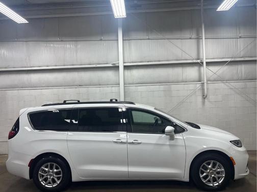 2022 Chrysler Pacifica Touring-L