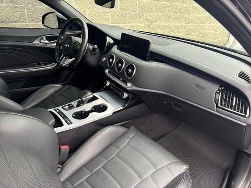 2023 Kia Stinger GT2