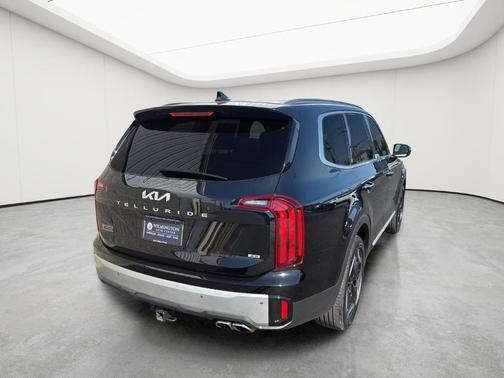 Ebony Black 2024 Kia Telluride S