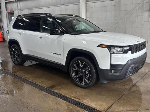 Bright White Clearcoat 2026 Jeep Cherokee Overland