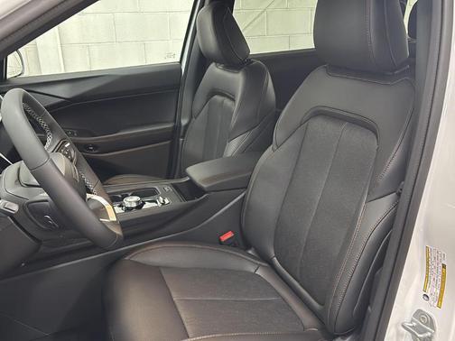 Bright White Clearcoat 2026 Jeep Cherokee Overland