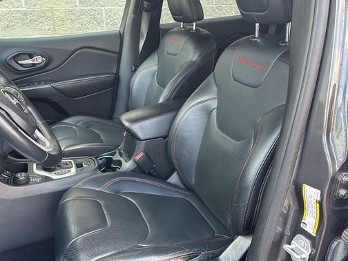 Granite Crystal Clearcoat Metallic 2015 Jeep Cherokee Trailhawk