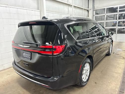 2021 Chrysler Pacifica Touring-L