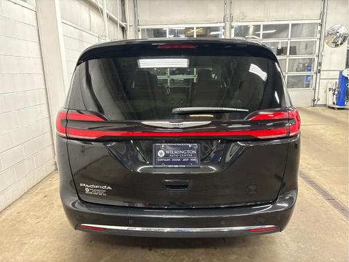 2021 Chrysler Pacifica Touring-L