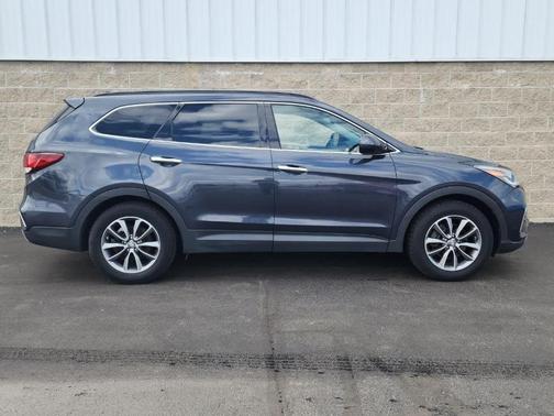 2017 Hyundai SANTA FE SE