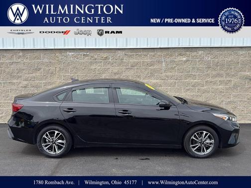 Aurora Black Pearl 2024 Kia Forte LXS