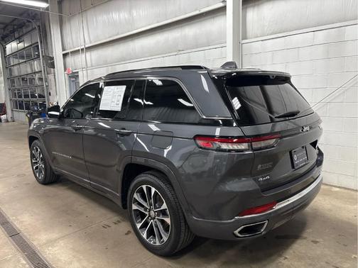 2022 Jeep Grand Cherokee Overland