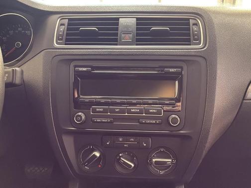 Platinum Gray Metallic 2015 Volkswagen Jetta 1.8T SE