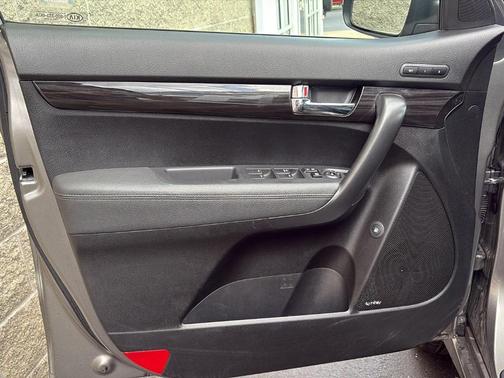 Titanium Silver 2012 Kia Sorento SX