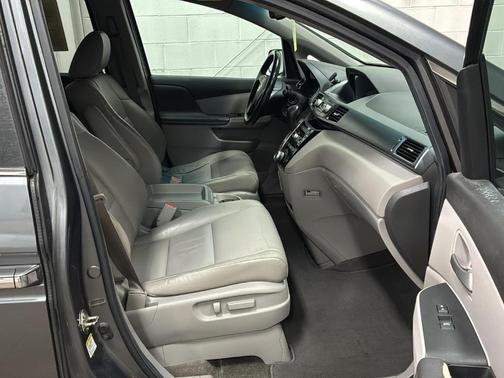 Polished Metal Metallic 2012 Honda Odyssey EX-L
