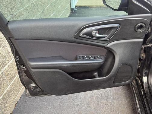 Black Clearcoat 2015 Chrysler 200 Limited