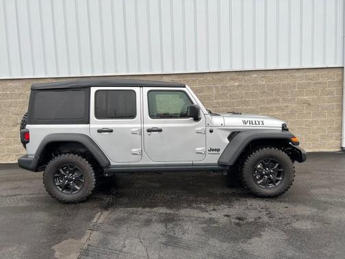 Photo 5 of 37 of 2022 Jeep Wrangler Unlimited Sport