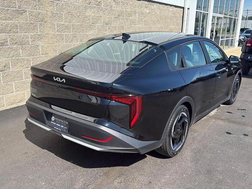 Aurora Black Pearl 2025 Kia K4 EX