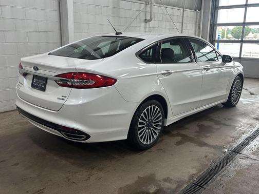 White Platinum Tri-Coat Metallic 2017 Ford Fusion SE