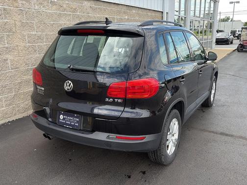 Deep Black Pearl 2015 Volkswagen Tiguan Auto S