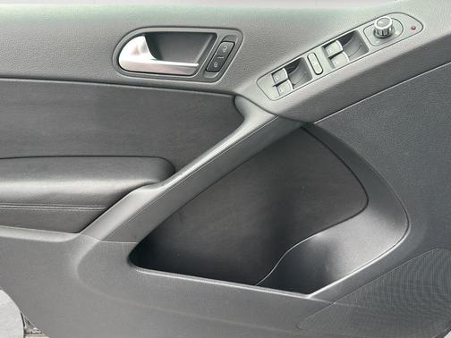 2011 Volkswagen Tiguan SEL