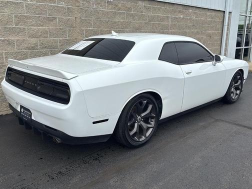 White Knuckle Clearcoat 2019 Dodge Challenger SXT