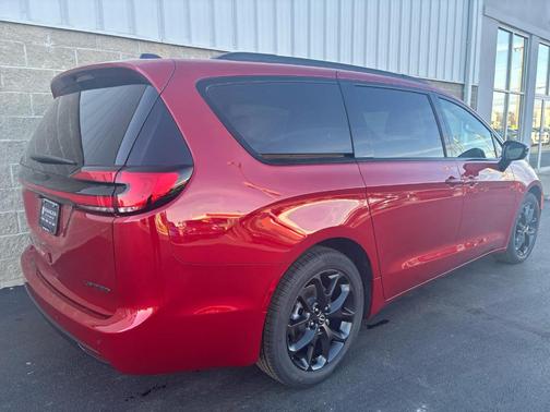 2026 Chrysler Pacifica Limited