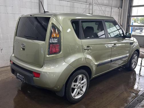 Alien 2011 Kia Soul +