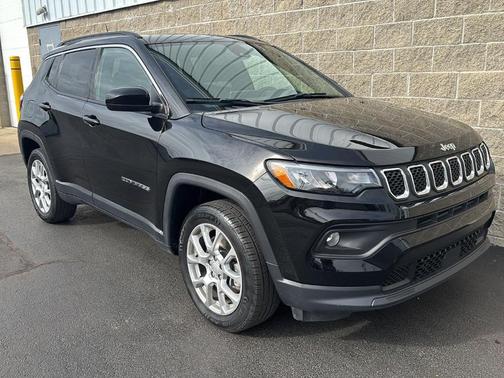 Diamond Black 2023 Jeep Compass Latitude Lux