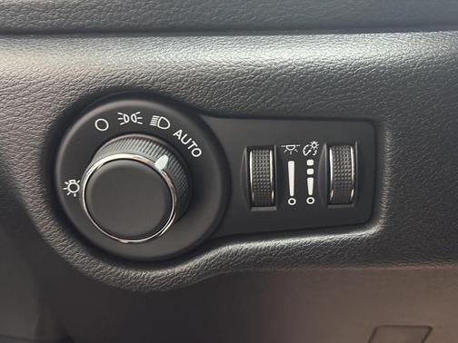 Diamond Black 2027 Chrysler Pacifica LIMITED