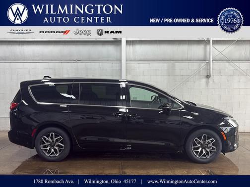 Diamond Black 2027 Chrysler Pacifica LIMITED